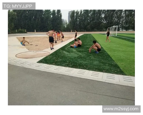 足球巨星围绕小孩训练场景展现团结与希望的力量